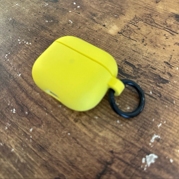 Apple - AirPods (3rd generation) with Lightning Charging Case - Picture 5 of 8